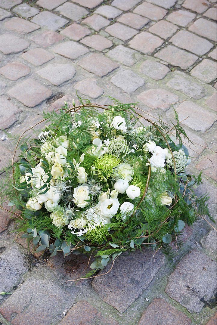 Hommage composition florale